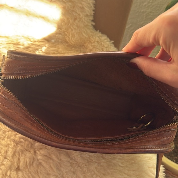 Vintage Coach leather zip crossbody - Picture 9 of 15